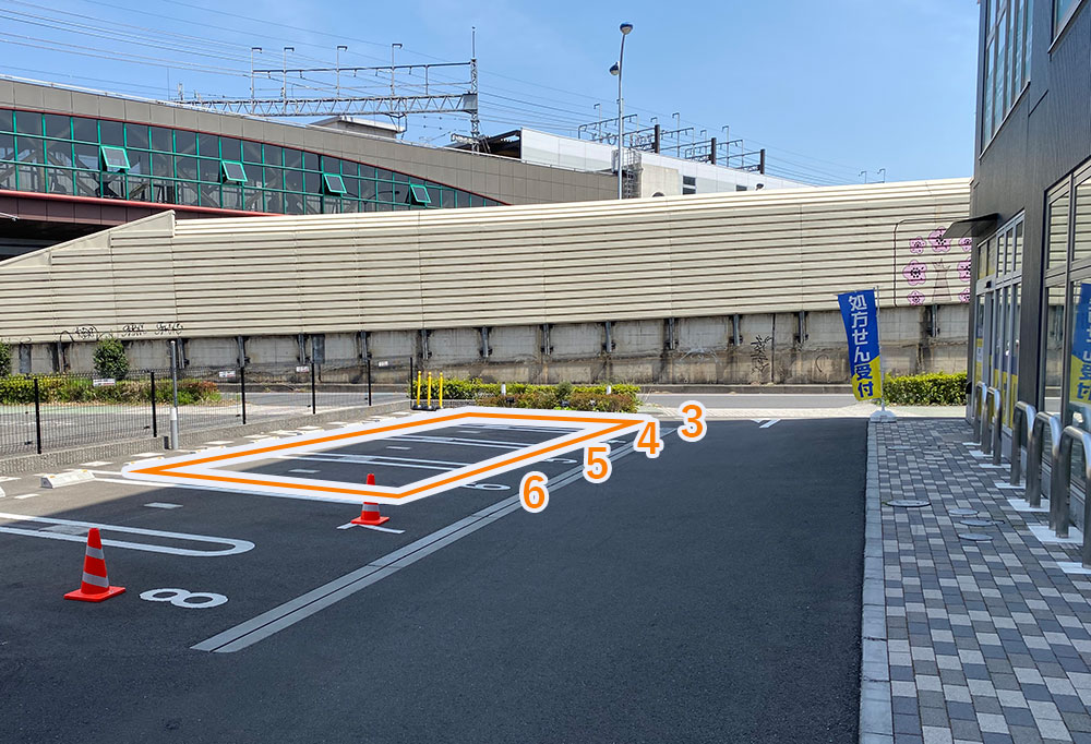 クリニック前駐車場